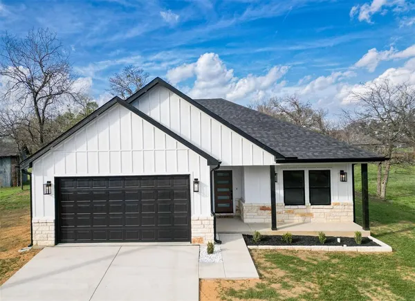 $319,900 | 201 Grandview Street, Cleburne, TX 76031