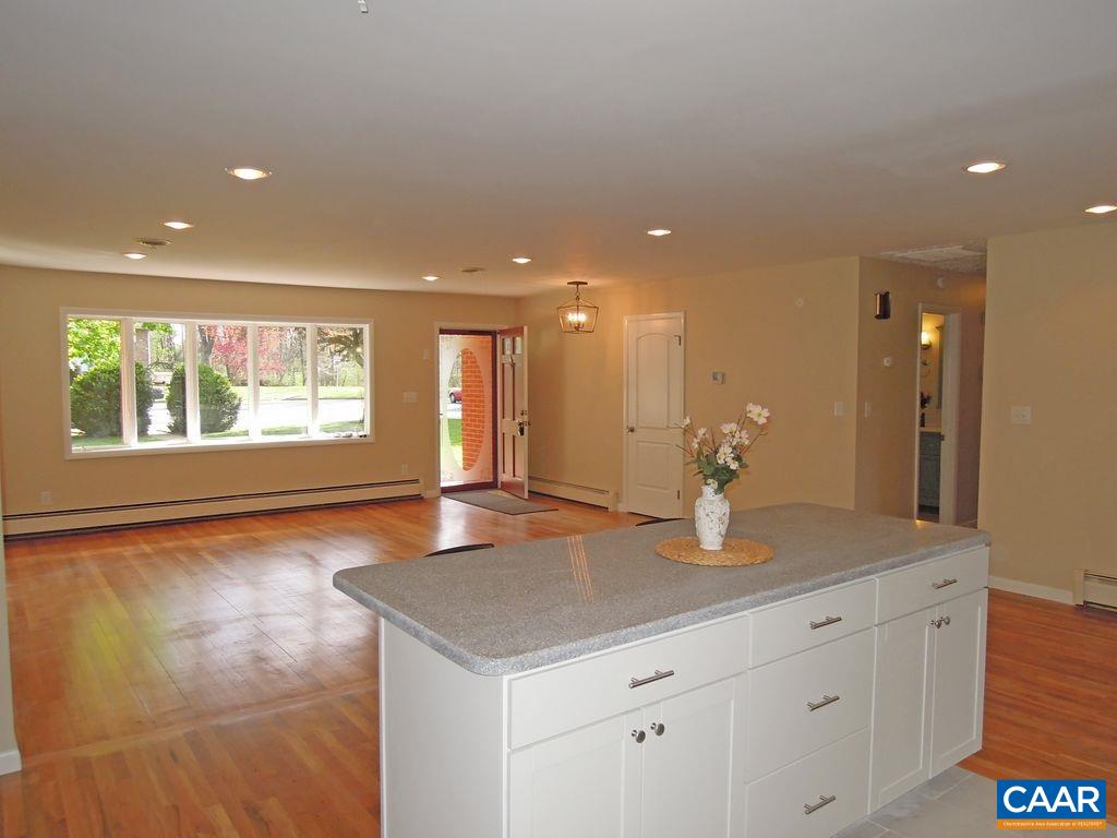 609 Shore Road Waynesboro, VA 22980 - Photo 5 of 20 Gallery Image 5