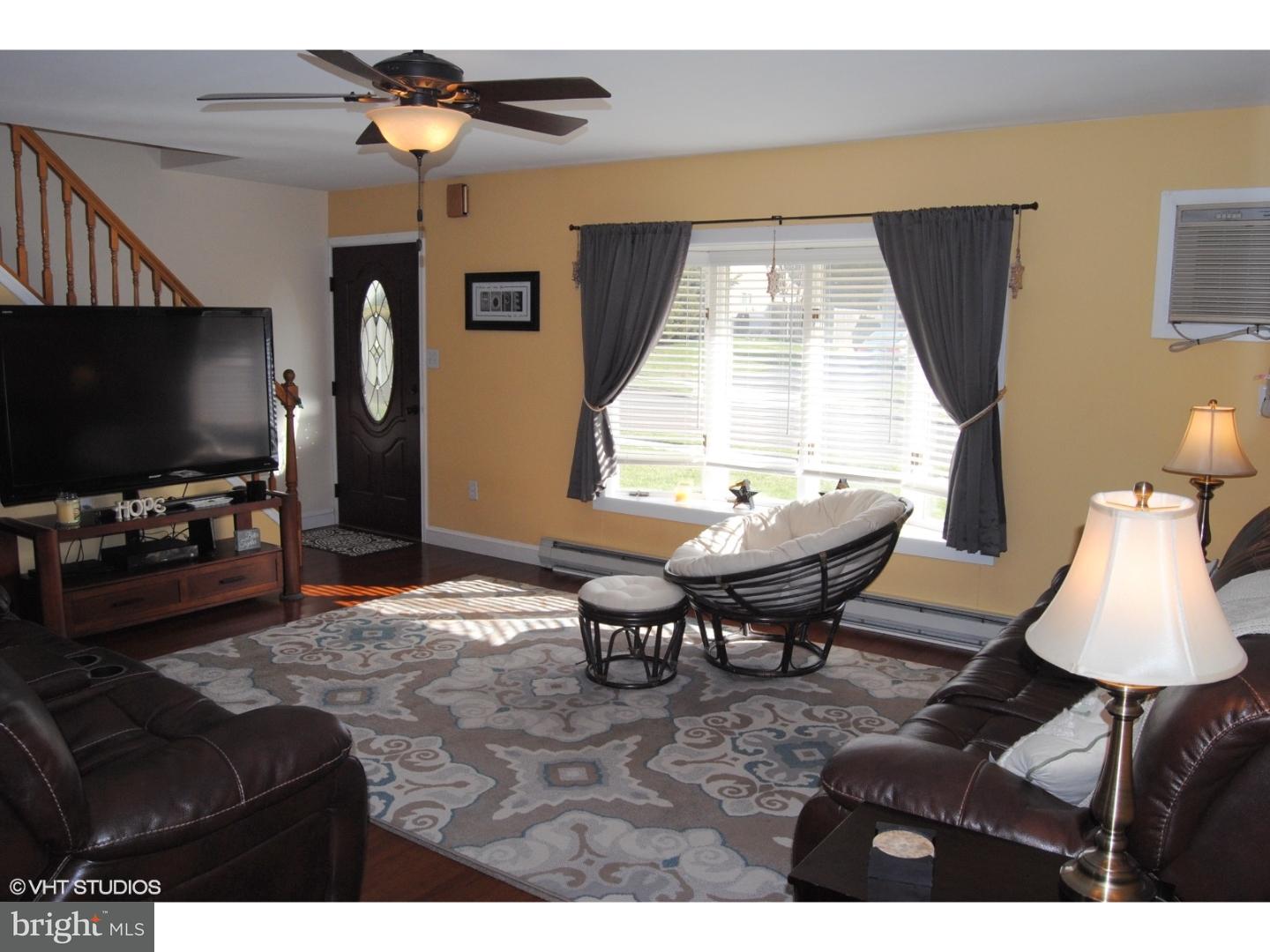 19 Hemlock Road Levittown, PA 19056 - Photo 3 of 22 Gallery Image 3