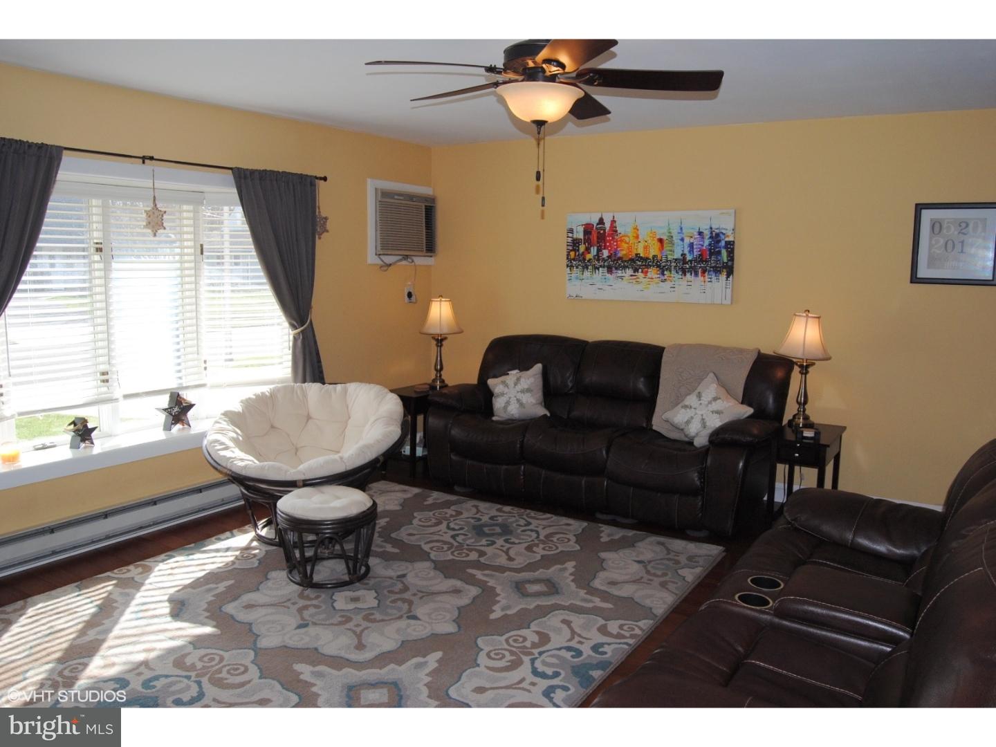 19 Hemlock Road Levittown, PA 19056 - Photo 4 of 22 Gallery Image 4