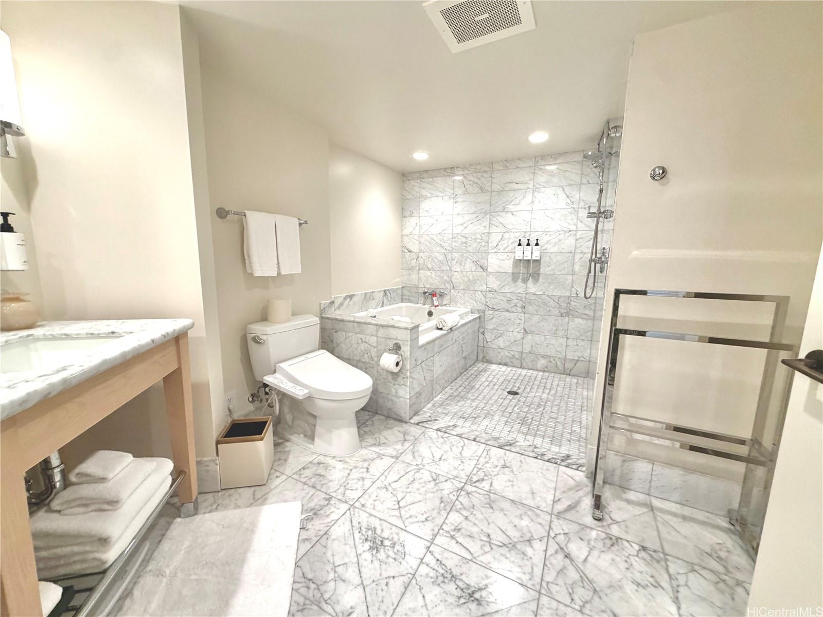 223 Saratoga Road, Unit 1917 Honolulu, HI 96815 - Photo 8 of 12
