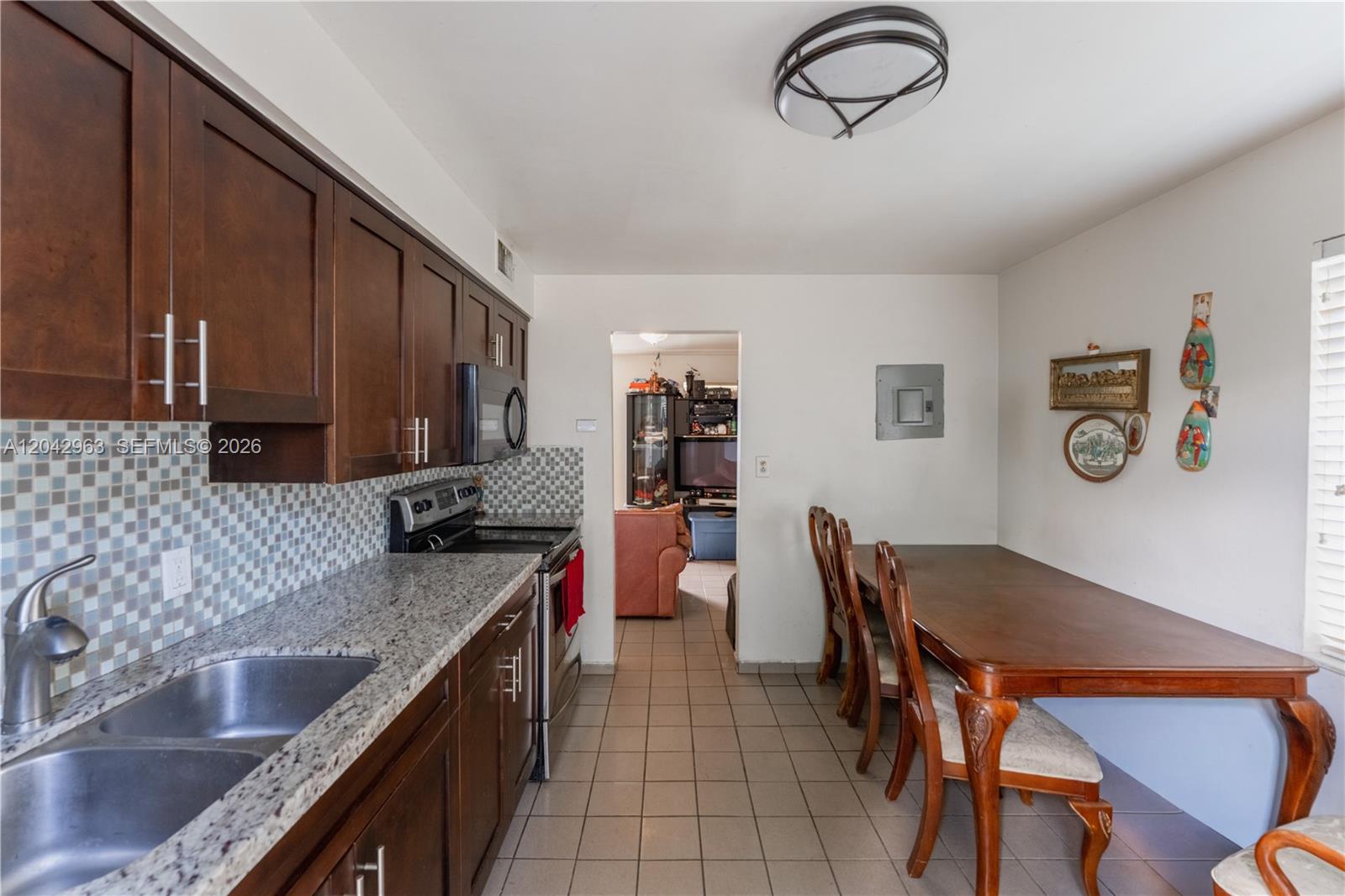 9265 Southwest 38th Street Miami, FL 33165 - Photo 5 of 18