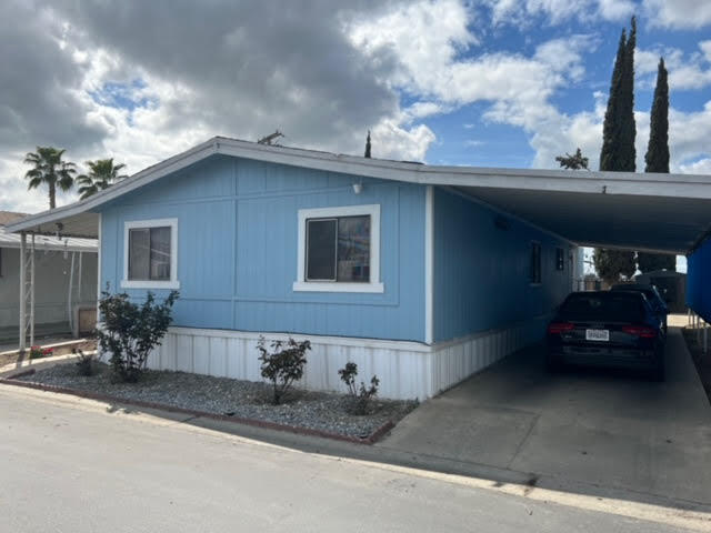 900 East Rankin Road, Unit 5 Tulare, CA 93274 - Photo 3 of 26 a view of a car garage