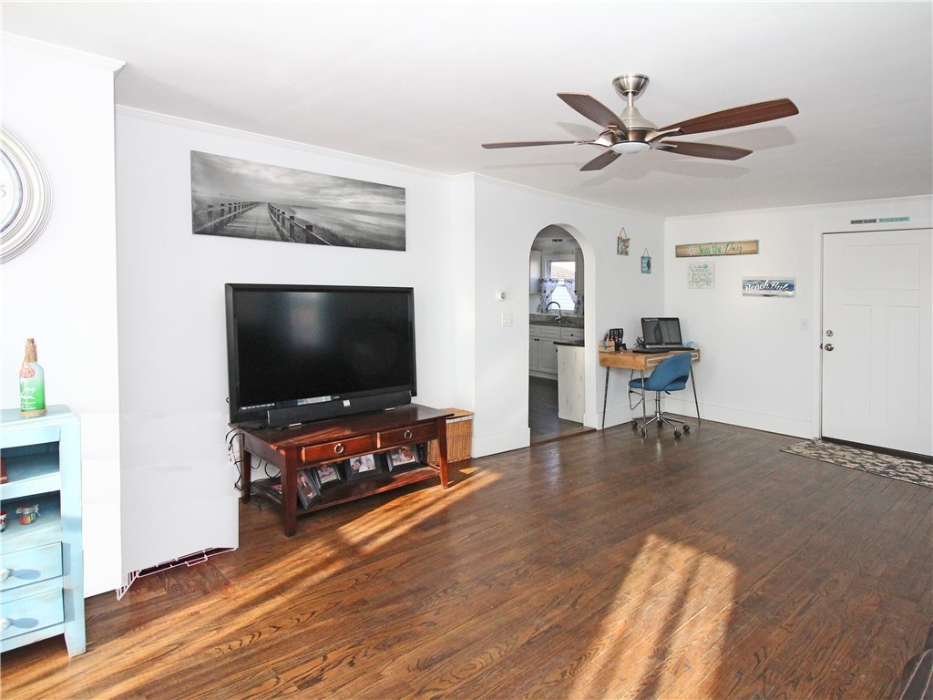 69 West Main Road Middletown, RI 02842 - Photo 11 of 32