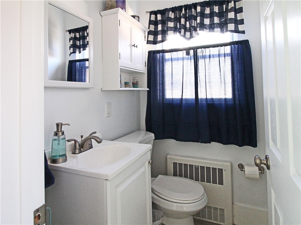 69 West Main Road Middletown, RI 02842 - Photo 17 of 32