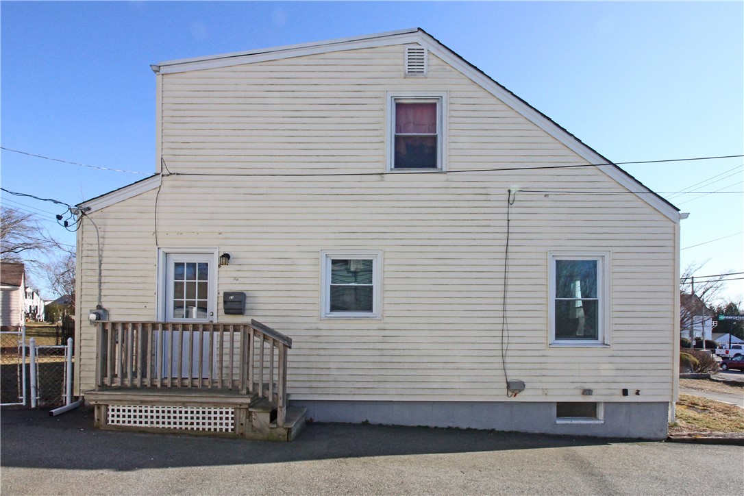 69 West Main Road Middletown, RI 02842 - Photo 3 of 32