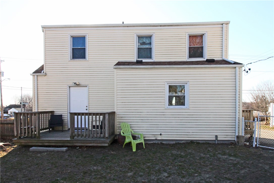 69 West Main Road Middletown, RI 02842 - Photo 4 of 32