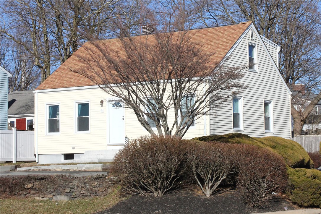 69 West Main Road Middletown, RI 02842 - Photo 5 of 32