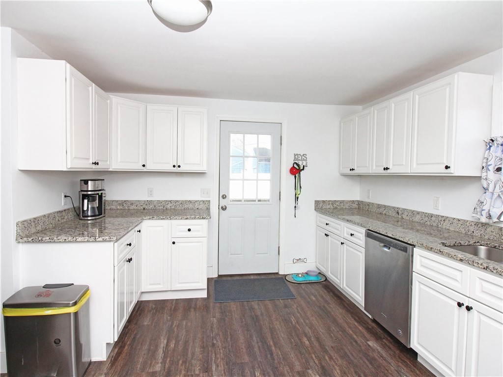 69 West Main Road Middletown, RI 02842 - Photo 6 of 32