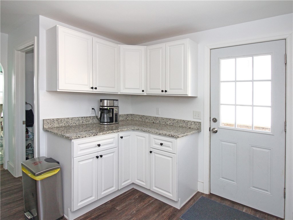 69 West Main Road Middletown, RI 02842 - Photo 7 of 32