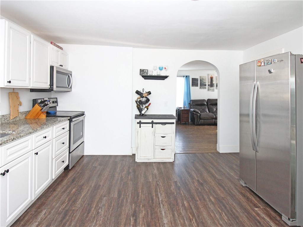 69 West Main Road Middletown, RI 02842 - Photo 9 of 32