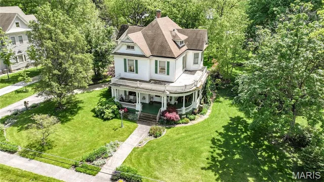 $499,900 | 619 East Main Street, Carlinville, IL 62626