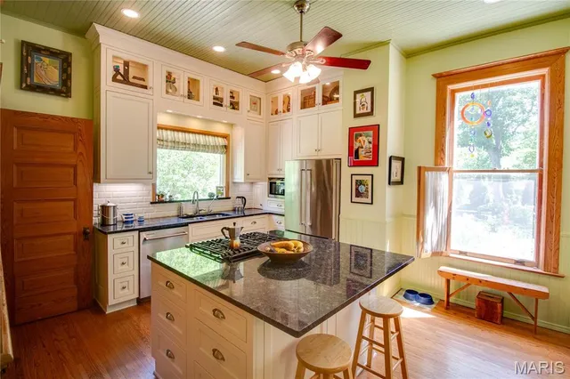 $499,900 | 619 East Main Street, Carlinville, IL 62626