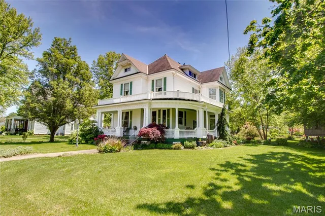 $499,900 | 619 East Main Street, Carlinville, IL 62626