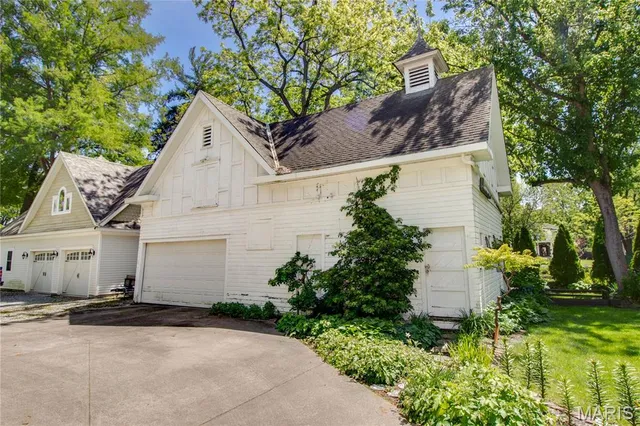 $499,900 | 619 East Main Street, Carlinville, IL 62626