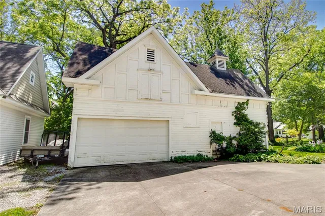 $499,900 | 619 East Main Street, Carlinville, IL 62626