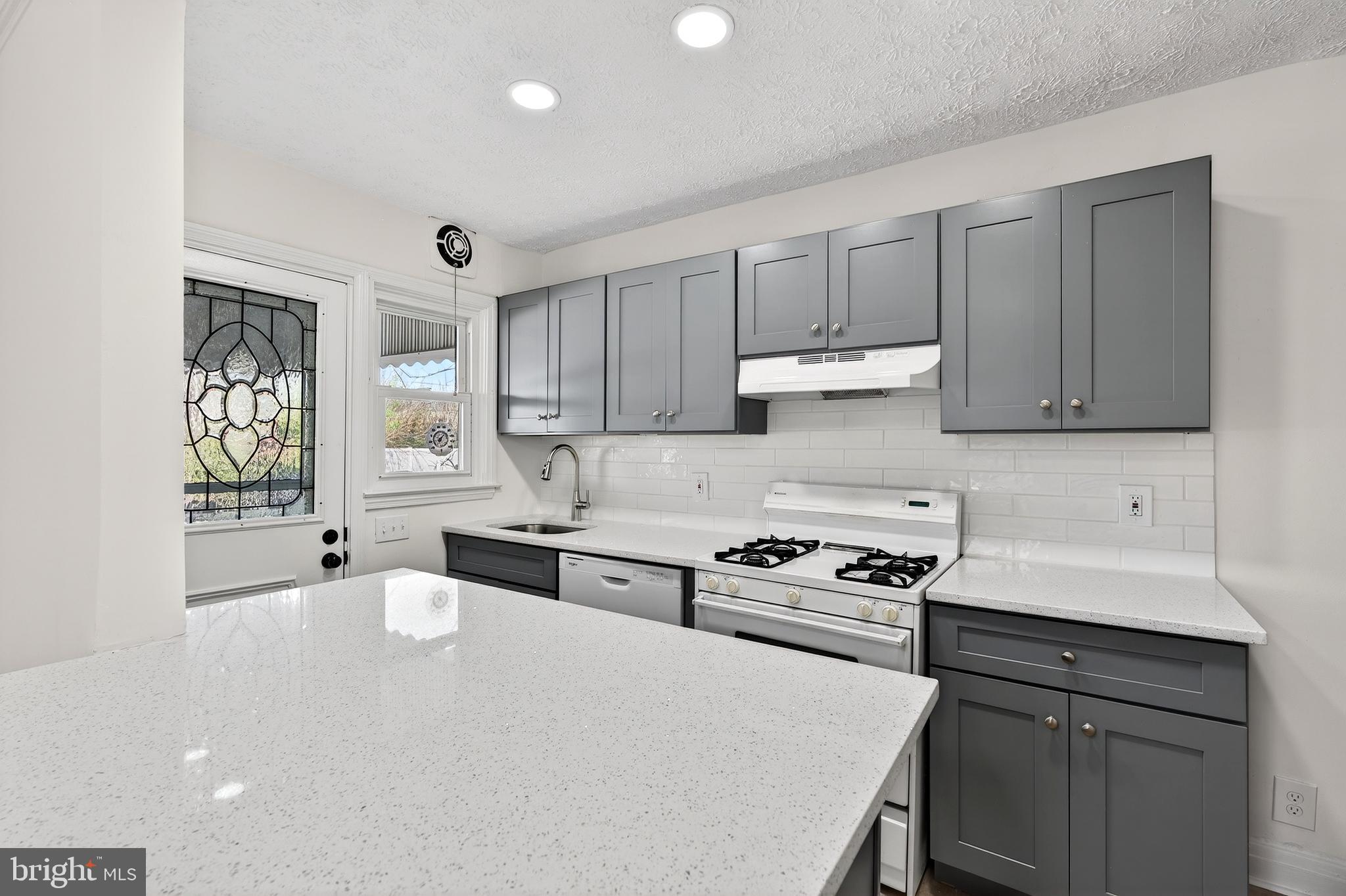 1870 Yakona Road Baltimore, MD 21234 - Photo 3 of 42