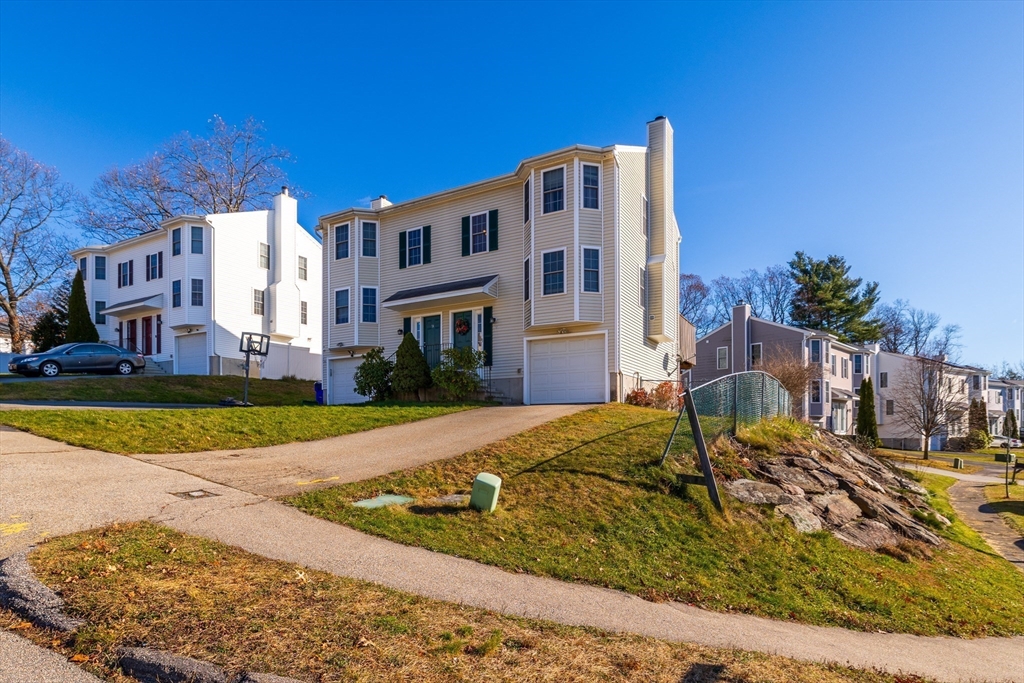 72 Sophia Drive Worcester, MA 01607 - Photo 2 of 25