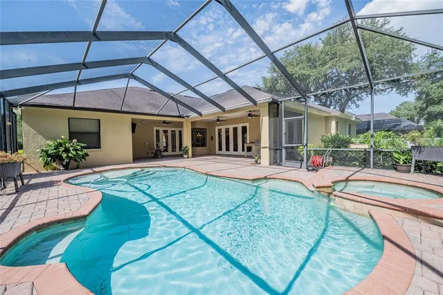 a view of an house with backyard and garden