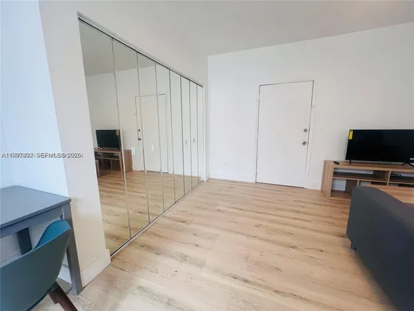 $1,700 | 842 Meridian Avenue, Unit 2G, Miami Beach, FL 33139