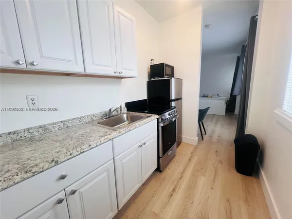 $1,700 | 842 Meridian Avenue, Unit 2G, Miami Beach, FL 33139