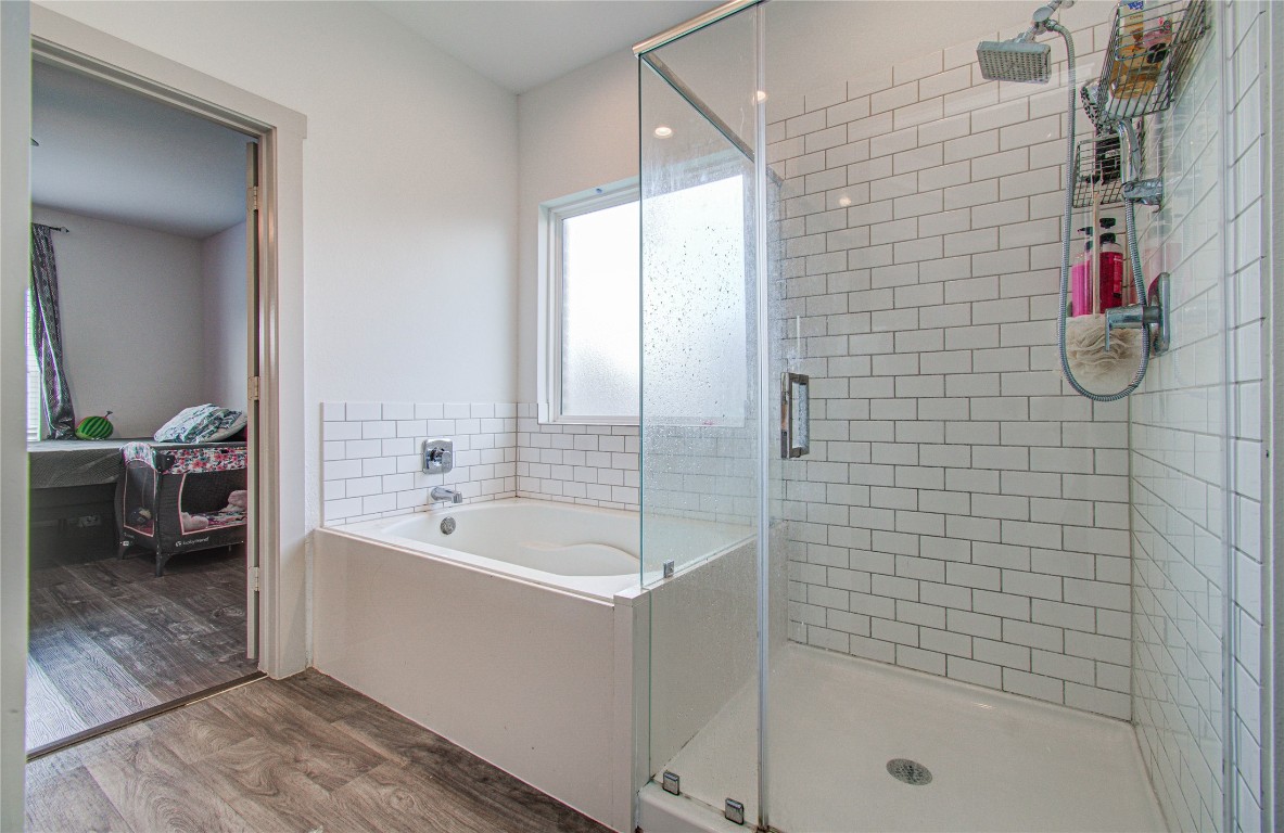 22 Desert Spring Lane Manvel, TX 77578 - Photo 24 of 36 a spacious bathroom with a bathtub and shower
