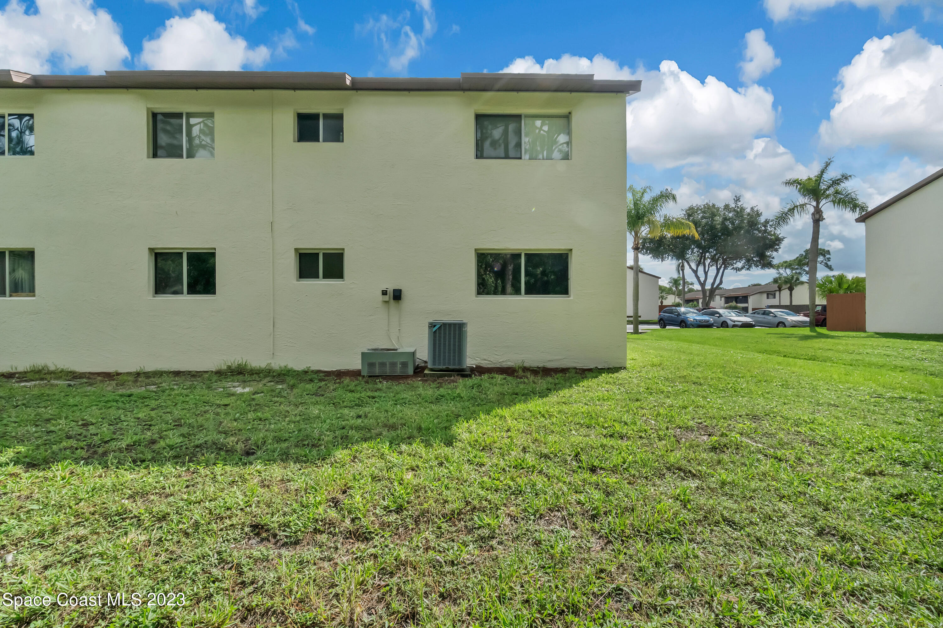 700 Ridge Club Drive, Unit 33 Melbourne, FL 32934 - Photo 27 of 32 a view of a backyard with plants and a garden