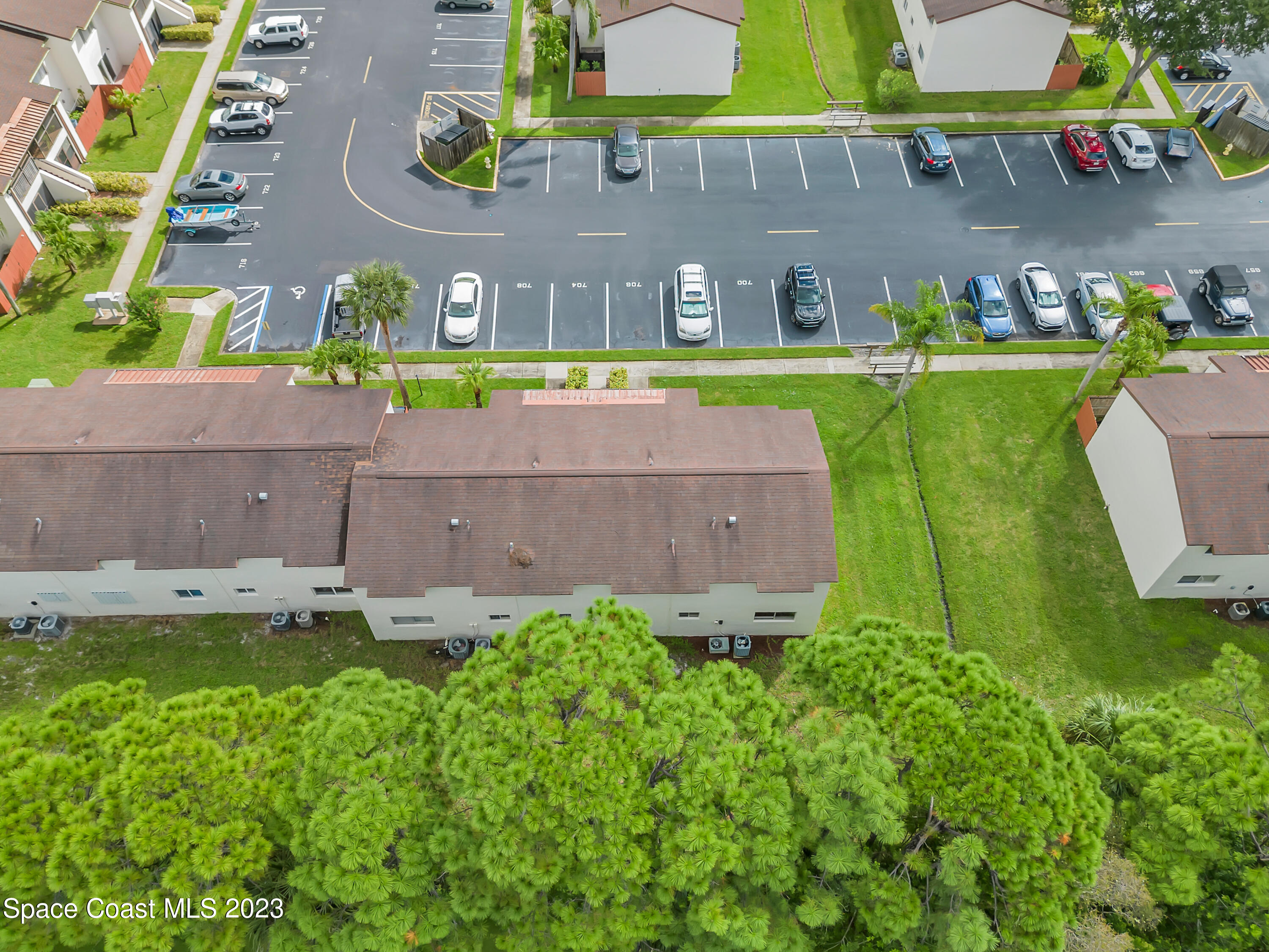 700 Ridge Club Drive, Unit 33 Melbourne, FL 32934 - Photo 28 of 32 an aerial view of a house with a garden and a yard