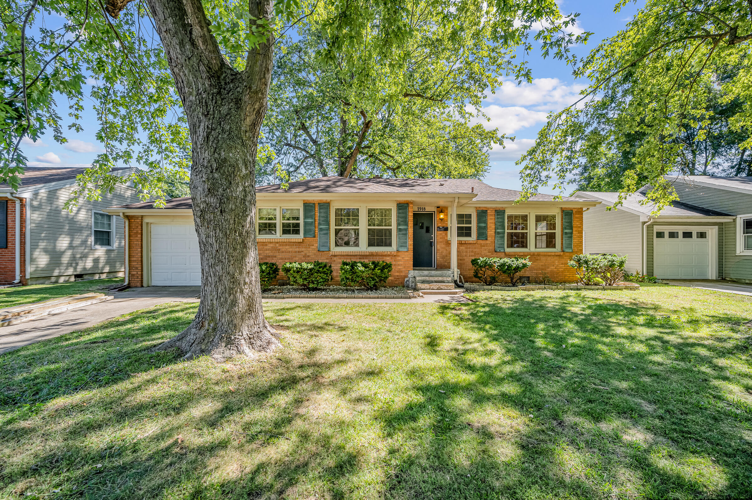 1918 South Collinson Avenue Springfield, MO 65804 - Photo 1 of 1 collison-76