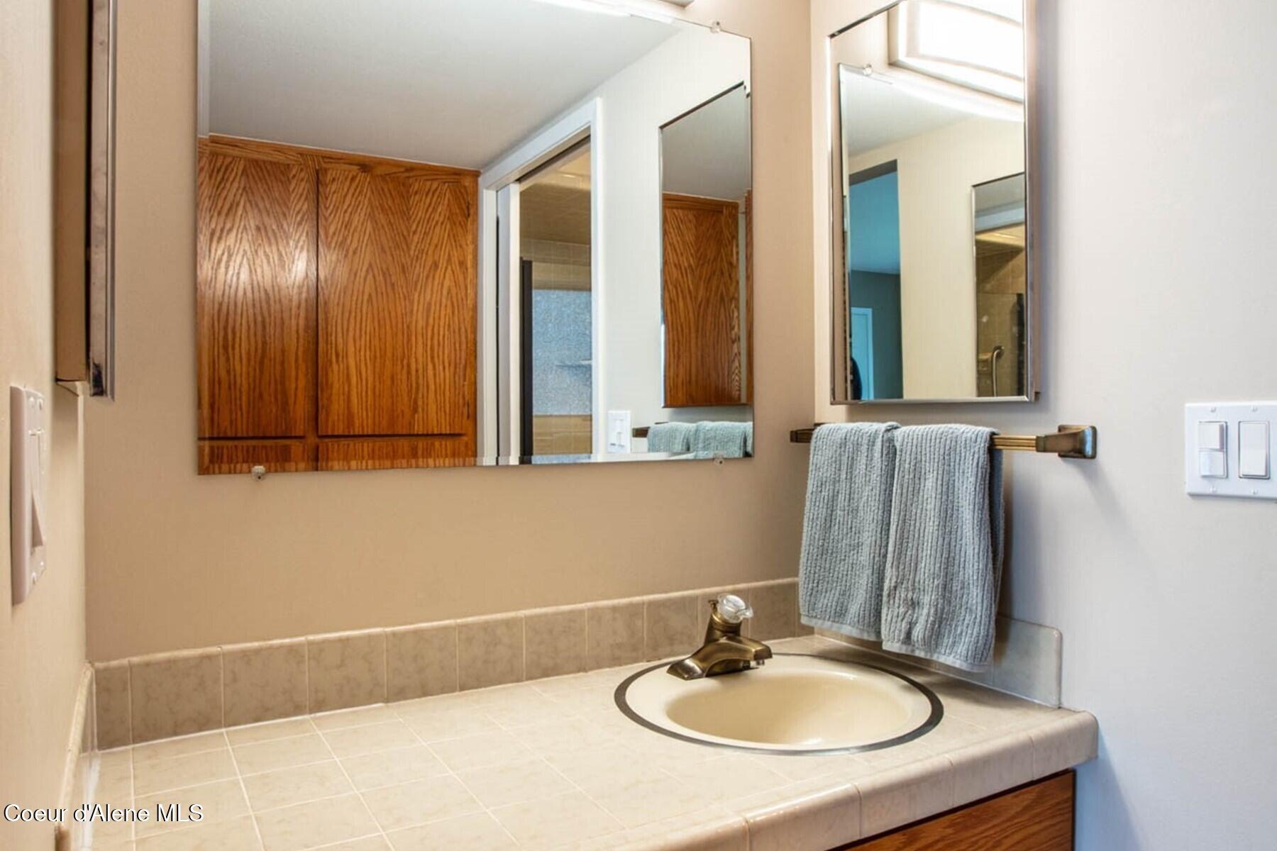 419 Campbell Point Road Laclede, ID 83841 - Photo 28 of 64 Primary Bath - Vanity Area