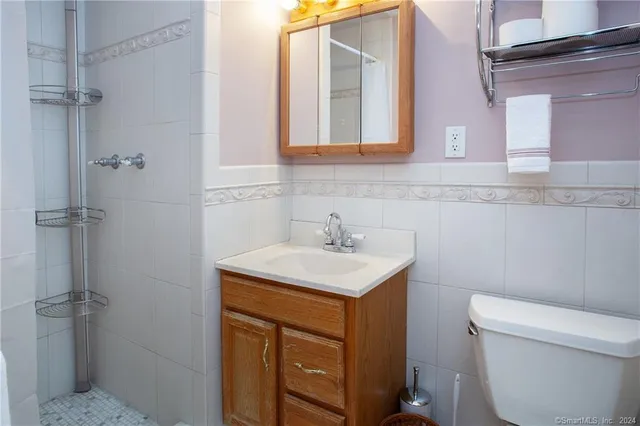 $3,500 | 44 Alder Road, Simsbury, CT 06070