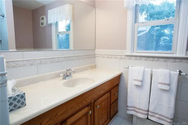 $3,500 | 44 Alder Road, Simsbury, CT 06070