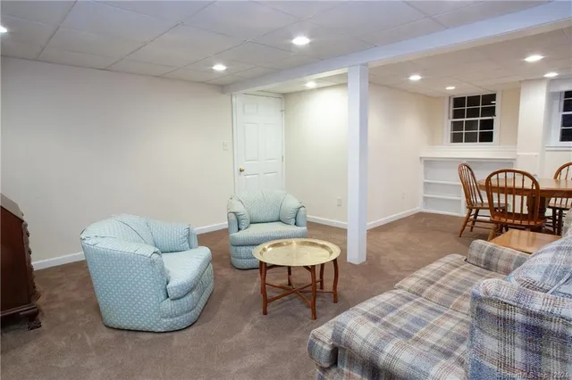 $3,500 | 44 Alder Road, Simsbury, CT 06070