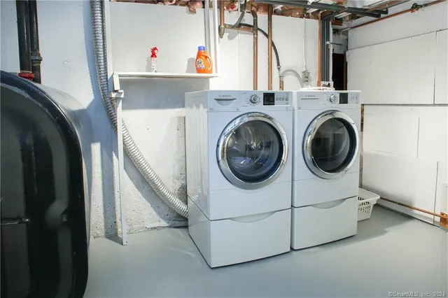 $3,500 | 44 Alder Road, Simsbury, CT 06070