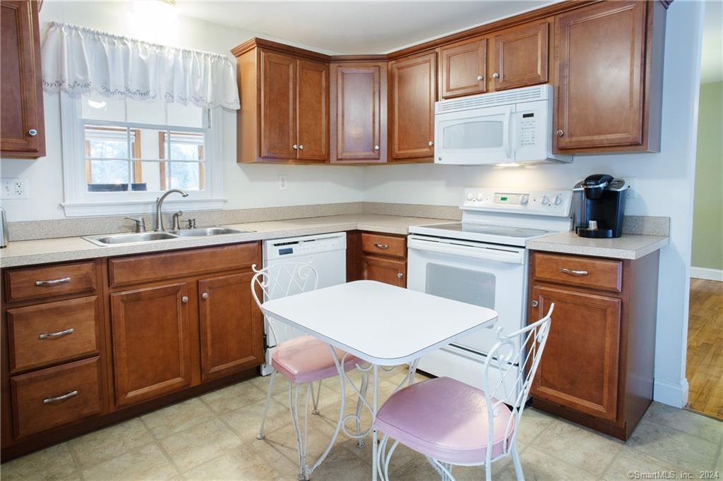 44 Alder Road Simsbury, CT 06070 - Photo 7 of 33 Kitchen offers all the conveniences and comes complete with every day dishes, pots and pans, utensils.