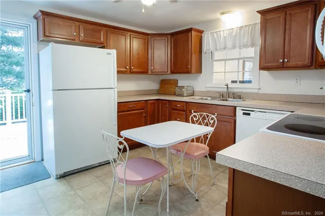 $3,500 | 44 Alder Road, Simsbury, CT 06070