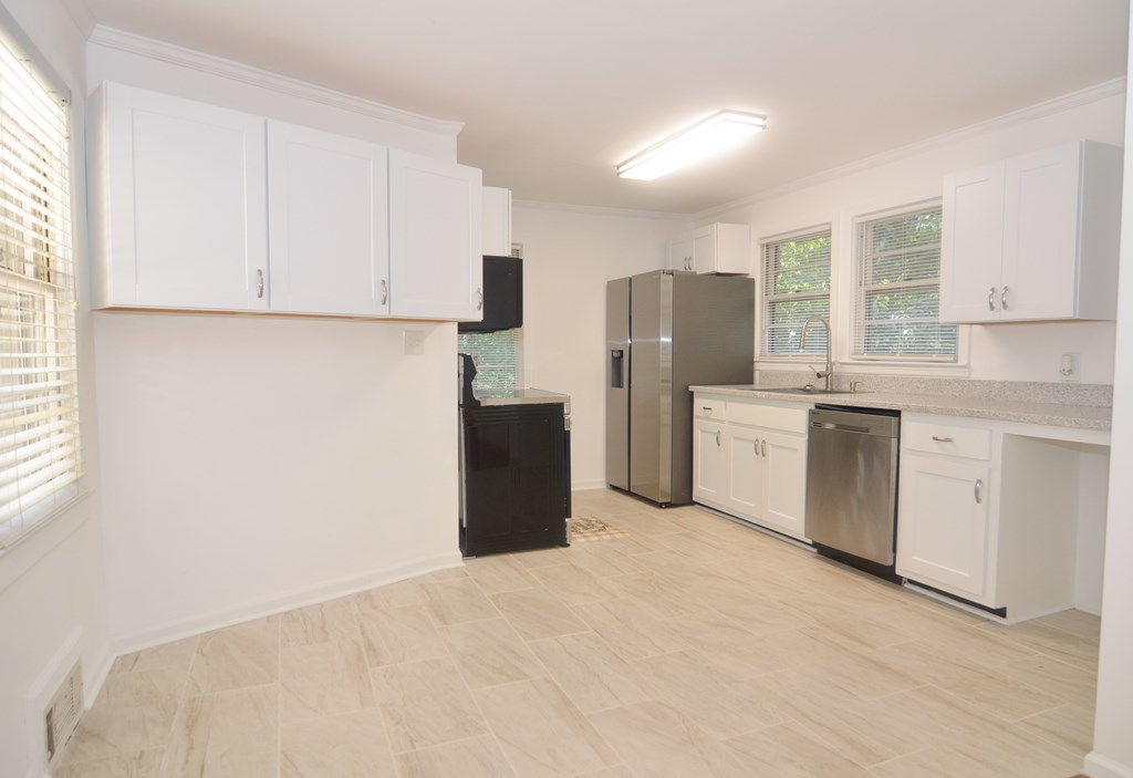 3426 Edgewood Road Columbus, GA 31907 - Photo 10 of 42 Kitchen