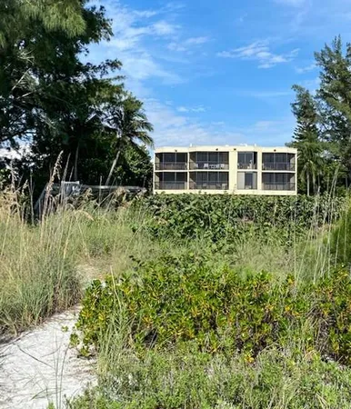 $7,750 | 5611 Gulf Of Mexico Drive, Unit 5, Longboat Key, FL 34228
