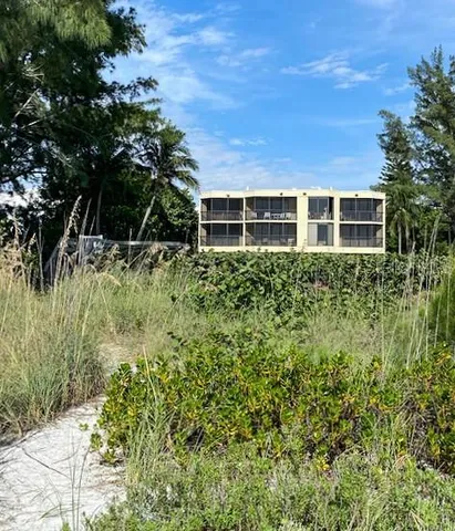 $7,750 | 5611 Gulf Of Mexico Drive, Unit 5, Longboat Key, FL 34228