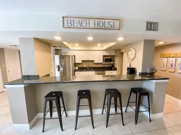 $7,750 | 5611 Gulf Of Mexico Drive, Unit 5, Longboat Key, FL 34228