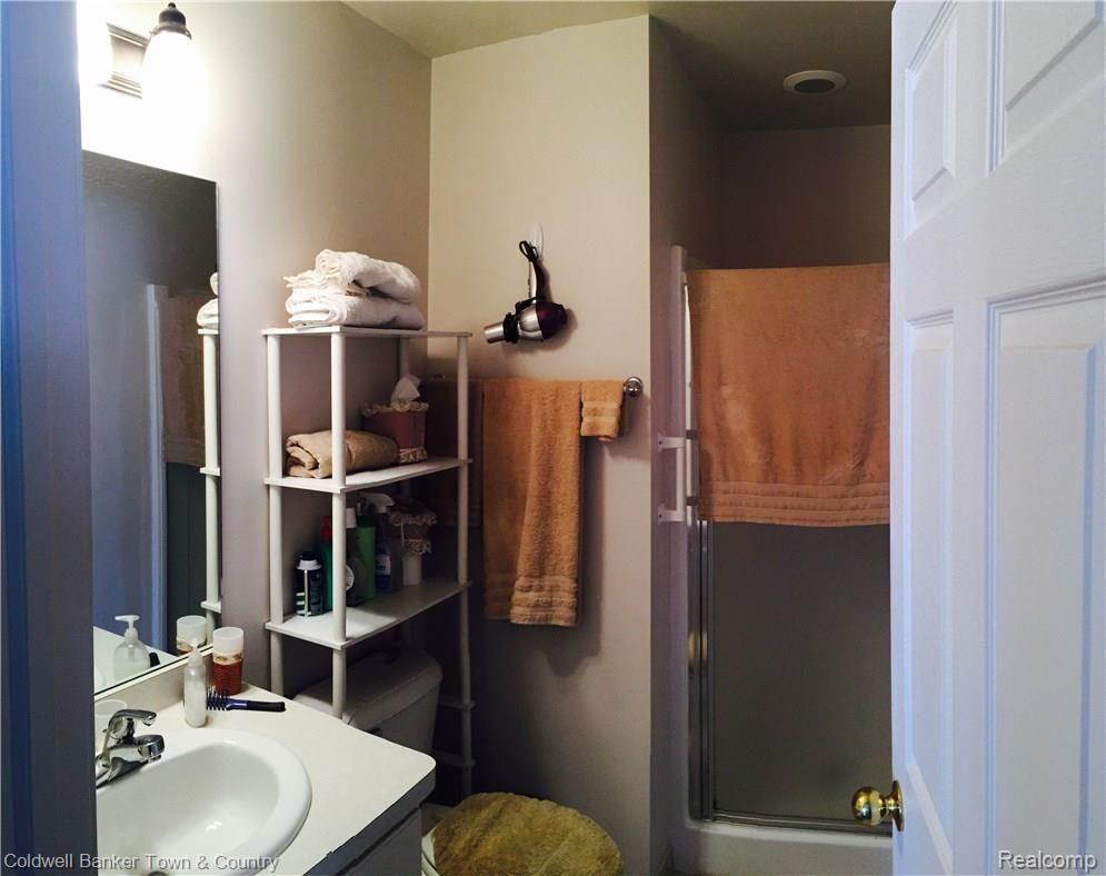 902 Chelsea Ridge Court Howell, MI 48843 - Photo 10 of 23 image.jpg
