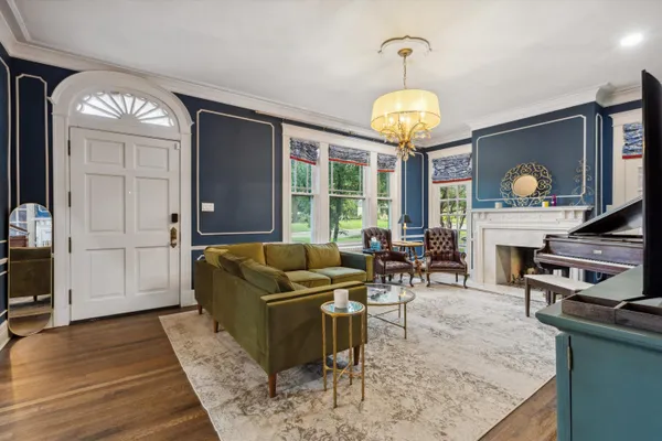 $1,500,000 | 309 North McLean Boulevard, Memphis, TN 38112