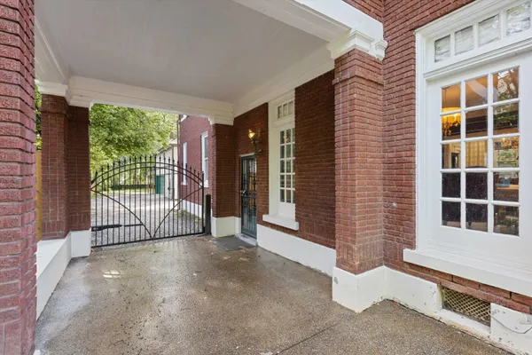 $1,500,000 | 309 North McLean Boulevard, Memphis, TN 38112