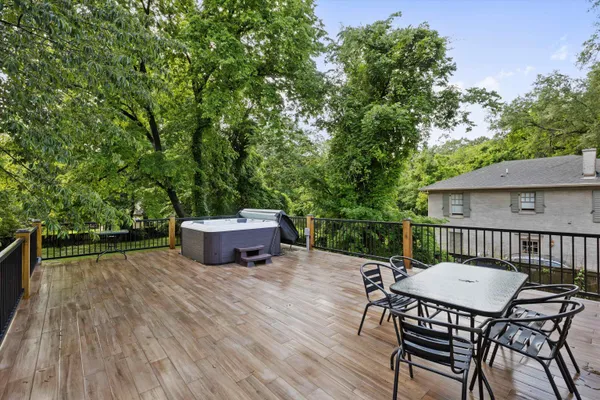 $1,500,000 | 309 North McLean Boulevard, Memphis, TN 38112