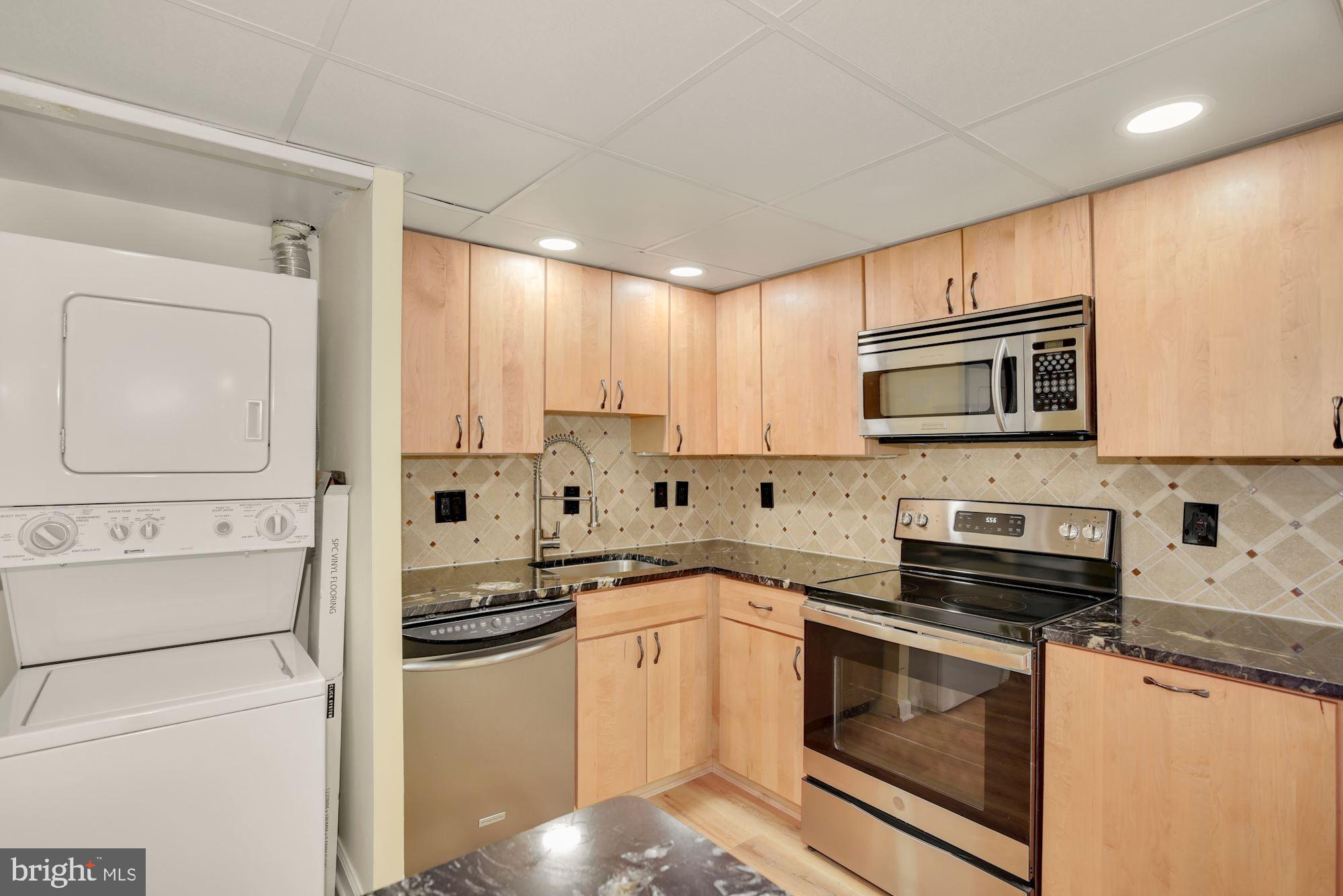 1608 Chimney House Road, Unit 1608 Reston, VA 20190 - Photo 22 of 42 Kitchen