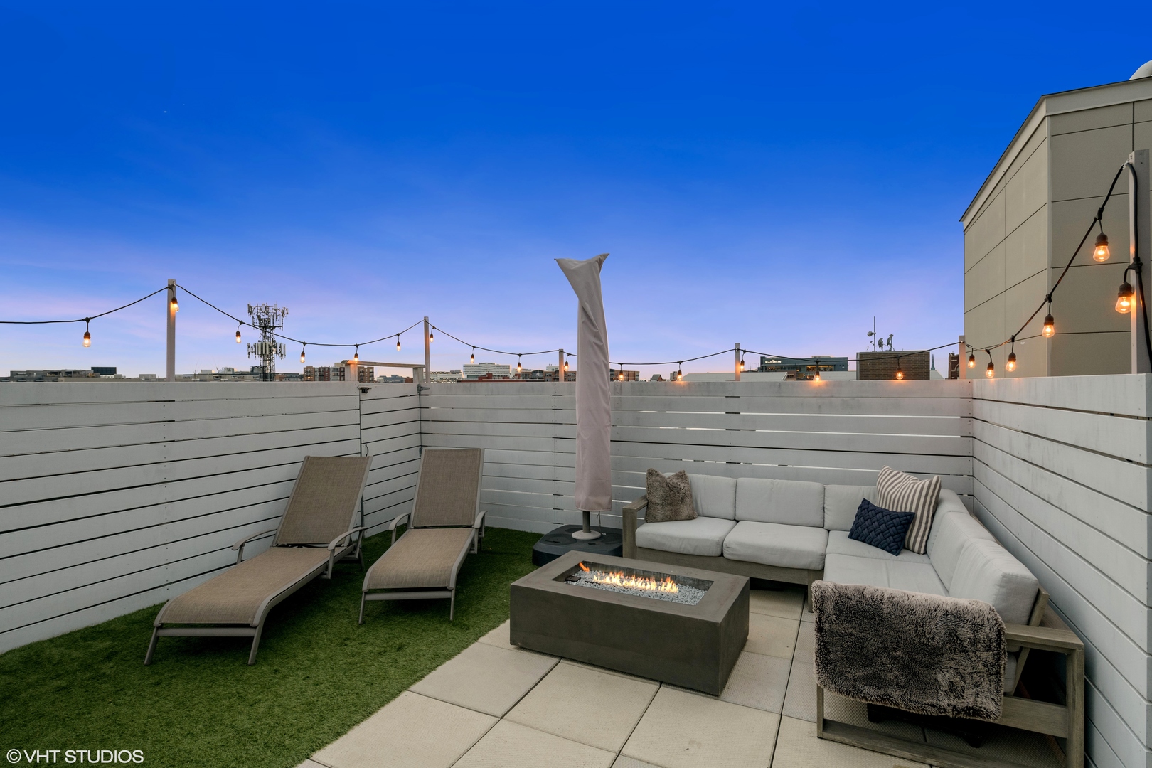 18 North Carpenter Street, Unit PHS Chicago, IL 60607 - Photo 28 of 33 a view of a terrace with sitting area