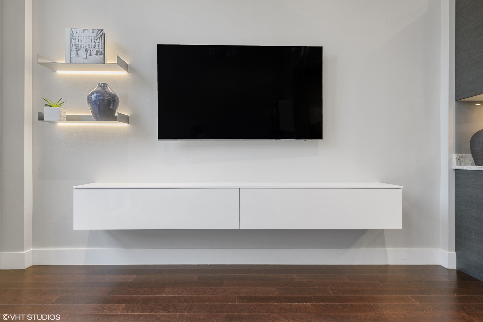 18 North Carpenter Street, Unit PHS Chicago, IL 60607 - Photo 5 of 33 a view of cabinet