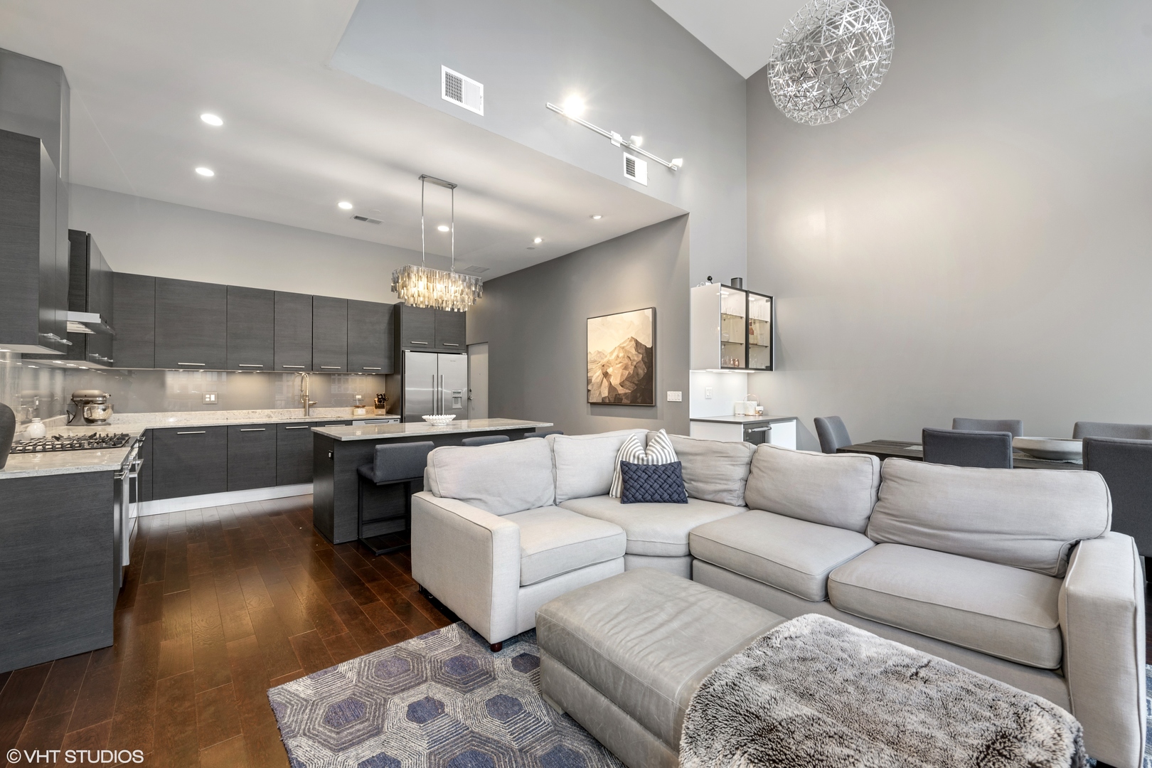18 North Carpenter Street, Unit PHS Chicago, IL 60607 - Photo 8 of 33 a living room with furniture and a view of kitchen