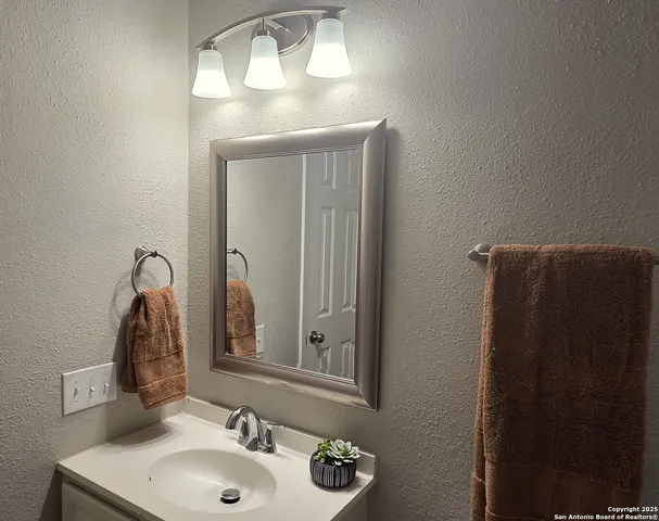 $224,500 | 3529 Cliffside Drive, Schertz, TX 78108