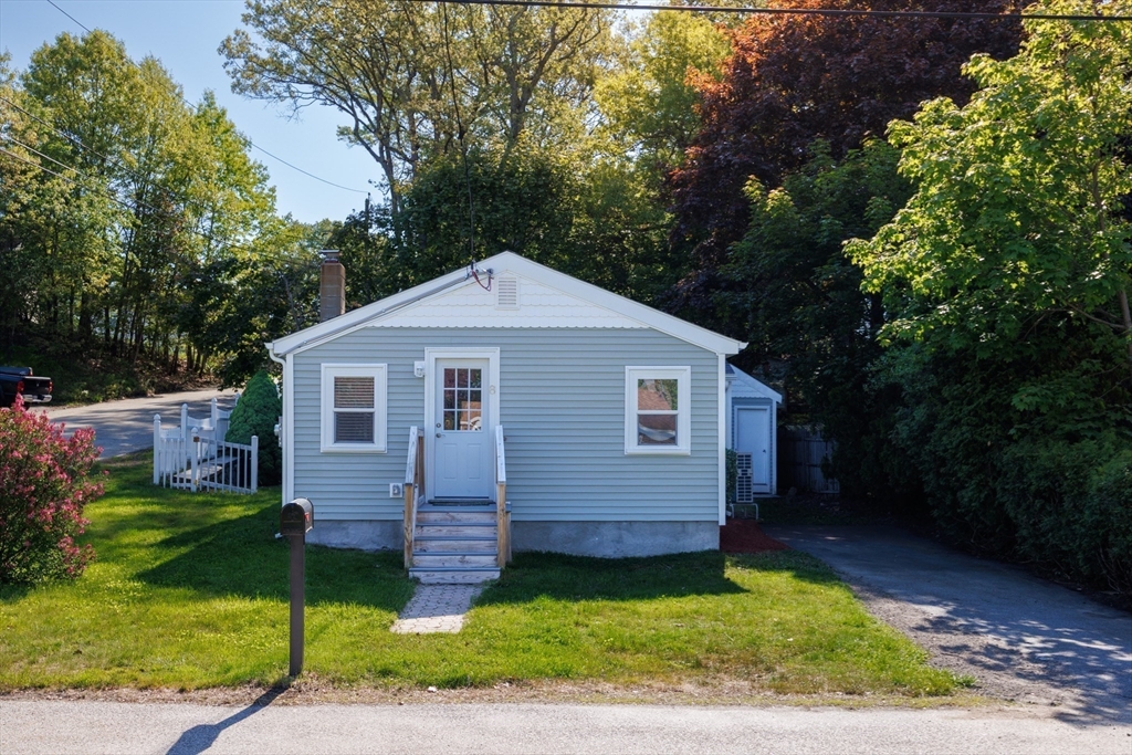 8 Freeman Avenue Webster, MA 01570 - Photo 2 of 24